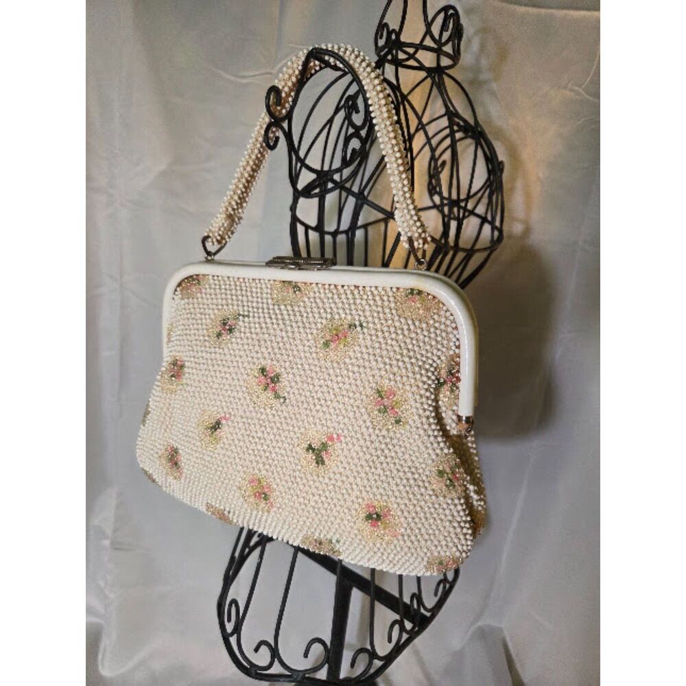 P124. Vintage 1950s White Beaded Purse with Pink Flowers